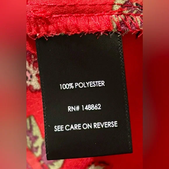 🌹 Torrid 6X Hi-Lo Red Floral Top - Picture 8 of 10